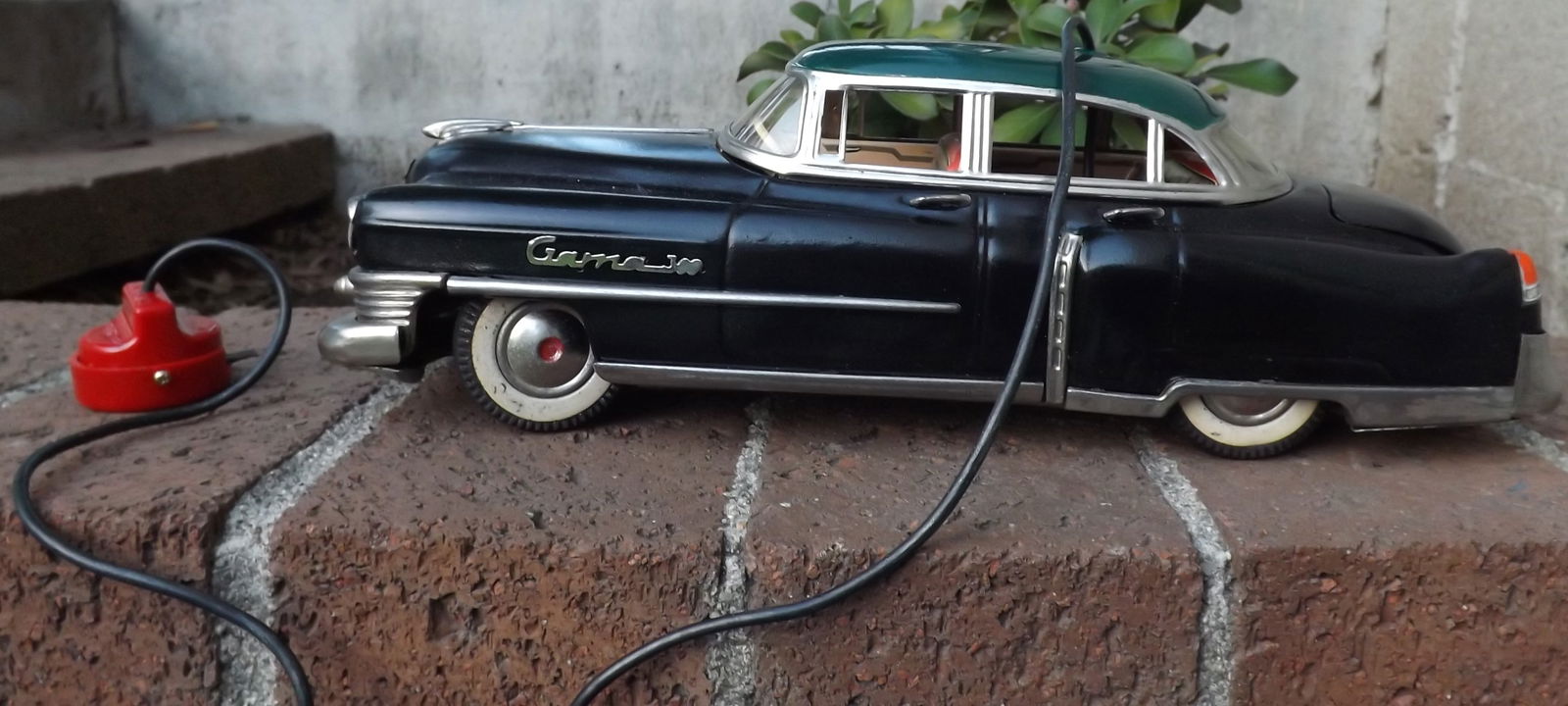 Gama Cadillac,electric car Made in Western Germany, rare two-tone color, forward/reverse, steering, (1 of 6)