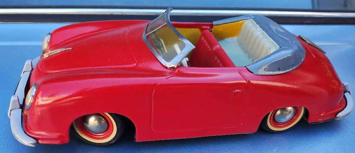 Distler Porsche car (Made in Belgium), battery driven, realistic manual transmission with two speeds: Distler Porsche car (Made in Belgium), battery driven, realistic manual transmission with two speeds forward, neutral and reverse on the floor, c9, this is the rarer version made in Belgium with front