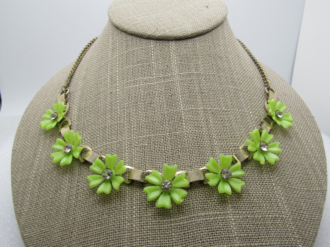 Vintage Green Floral & Rhinestone Necklace, 17", 1950's: Vintage Green Floral & Rhinestone Necklace, 17", 1950's. Green plastic petals with a center 4mm round clear rhinestone center. The links are appx. 4.5mm wide, gold done between the floewrs with an ope