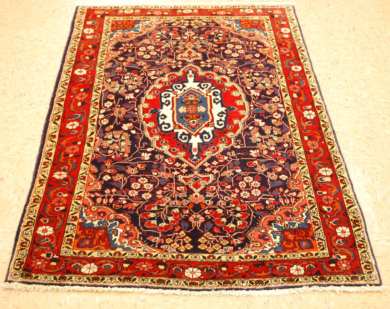 Persian SAROUK RUG 3'5" x 5'1": Title: Persian SAROUK RUG 3'5" x 5'1" Description:OLD,ANTIQUE HIGHLY DETAILED KORK WOOL FINE Persian SAROUK FARAHAN ORIENTAL RUG ................size is a unique 3' 5" x 5' 1"...........Floral design