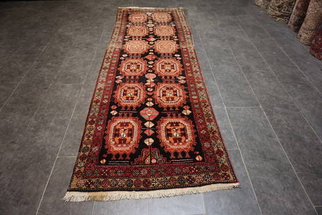 Persian Meshkin Rug – Hand-knotted Original from Iran: Title: Persian Meshkin Rug &#8211; Hand-knotted Original from Iran DescriptionPersian Meshkin Rug &#8211; Hand-knotted Original from IranFor sale is a genuine hand-knotted Meshkin rug from northwester