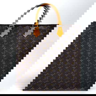 LOUIS VUITTON Sac Plat bag in Monogram canvas: Title: LOUIS VUITTON Sac Plat bag in Monogram canvas Materials: Coated canvas Size/Dimensions: • Length: 36 cm • Height: 38 cm • Width: 9 cm Description: (6182B226). Rigid, authorita