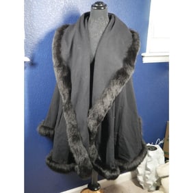 Stunning 100% Cashmere Cape with Fox Fur trim Wrap Coat Jacket