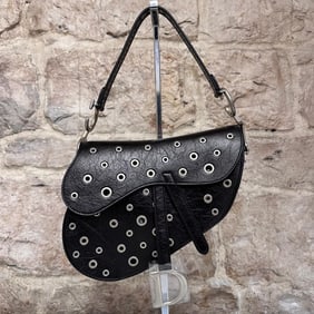 CHRISTIAN DIOR Borsa Saddle Grommet in Pelle Nera con Borchie