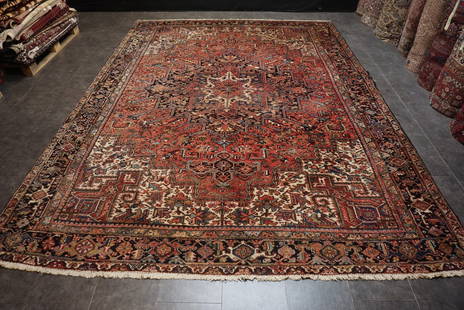 Antique Persian Heriz Rug – Hand-knotted Original from Iran: Title: Antique Persian Heriz Rug &#8211; Hand-knotted Original from Iran DescriptionAntique Persian Heriz Rug &#8211; Hand-knotted Original from IranFor sale is an antique hand-knotted Heriz rug from
