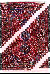 Handmade vintage Persian Shiraz rug 3.1' x 4.9' (97cm x 151cm) 1970s: Title: Handmade vintage Persian Shiraz rug 3.1' x 4.9' (97cm x 151cm) 1970s Origin:Middle East Dimension: 3.1' x 4.9' (97cm x 151cm) Materials:wool Year:1970s Description:Handmade vintage Persian Shir