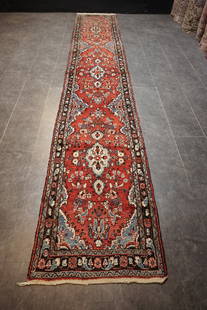 Handwoven Lilian Rug from Iran – Elegant Long Runner: Title: Handwoven Lilian Rug from Iran &#8211; Elegant Long Runner DescriptionHandwoven Lilian Rug from Iran &#8211; Elegant Long RunnerFor sale is a hand-knotted Lilian rug from Iran. Known for its de