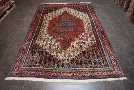 Persian Senneh Rug – Hand-knotted Original from Iran: Title: Persian Senneh Rug &#8211; Hand-knotted Original from Iran DescriptionPersian Senneh Rug &#8211; Hand-knotted Original from IranFor sale is a genuine hand-knotted Senneh rug from Sanandaj in we