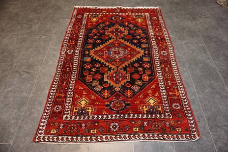 Fine Handwoven Hamadan Rug from Iran – Traditional Geometric Patterns: Title: Fine Handwoven Hamadan Rug from Iran &#8211; Traditional Geometric Patterns DescriptionFine Handwoven Hamadan Rug from Iran &#8211; Traditional Geometric PatternsFor sale is an elegant, hand-kn