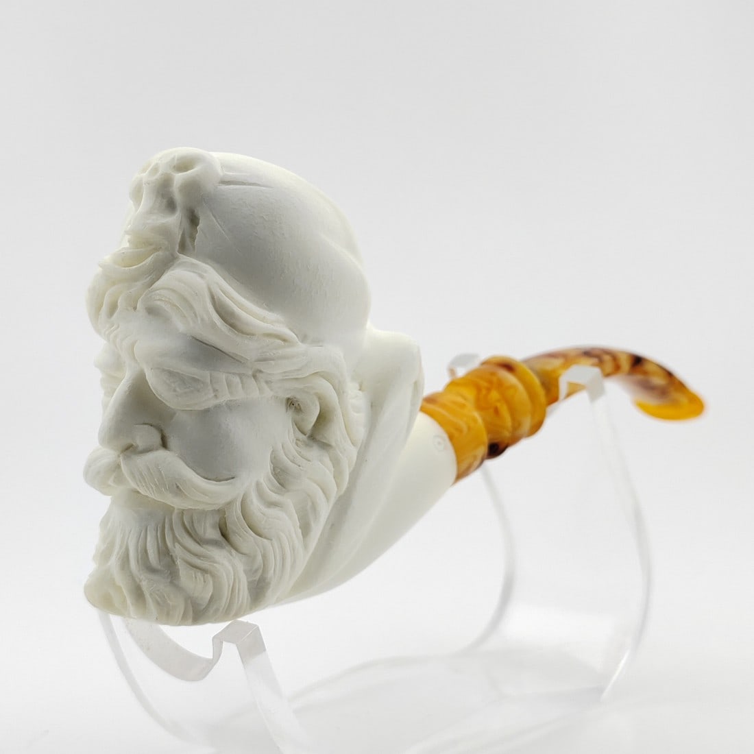 Pirate Meerschaum Pipe: Title: Pirate Meerschaum Pipe Materials: Meerschaum Dimension: 5.5 inch (14cm) Additional Information: Pirate,Hand carved Meerschaum Pipe. Made in Turkey,Eskisehir by Meerschaum Carve Master.Best Qual