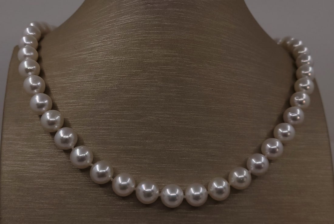 ALGT Certified Akoya Pearls - 9.0x9.4mm: Title: ALGT Certified Akoya Pearls - 9.0x9.4mm Description: This necklace is in the category of the Akoya Pearls according to the tested results and the P.S.L criteria. Originating from Japan, these p