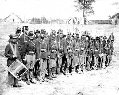 CIVIL WAR_COMPANY OF INFANTRY ON PARADE. 6th MAINE INFANTRY AFTER BATTLE OF FREDERICKSBURG: Title: CIVIL WAR_COMPANY OF INFANTRY ON PARADE. 6th MAINE INFANTRY AFTER BATTLE OF FREDERICKSBURG Artist/Source: MATTHEW BRADY Original Date: UNKNOWN Dimensions: 8X10 / 10X8 ACCORDINGLY Description: |