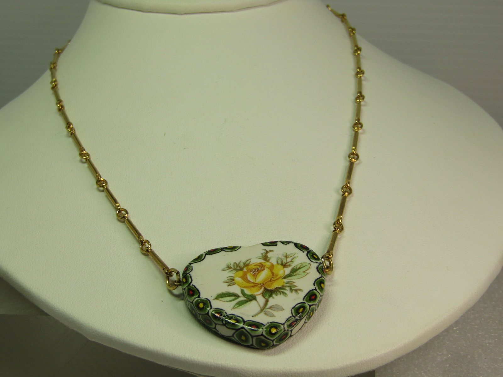 Vintage Yellow Rose Heart Necklace, Bar Link, 20", 1960's-1970's: Vintage Yellow Rose Heart Necklace, Bar Link, 20", 1960's-1970's. The pendant is a thick heart shape with the design on the edges and on front and back with a yellow rose and a faux mosaic style round