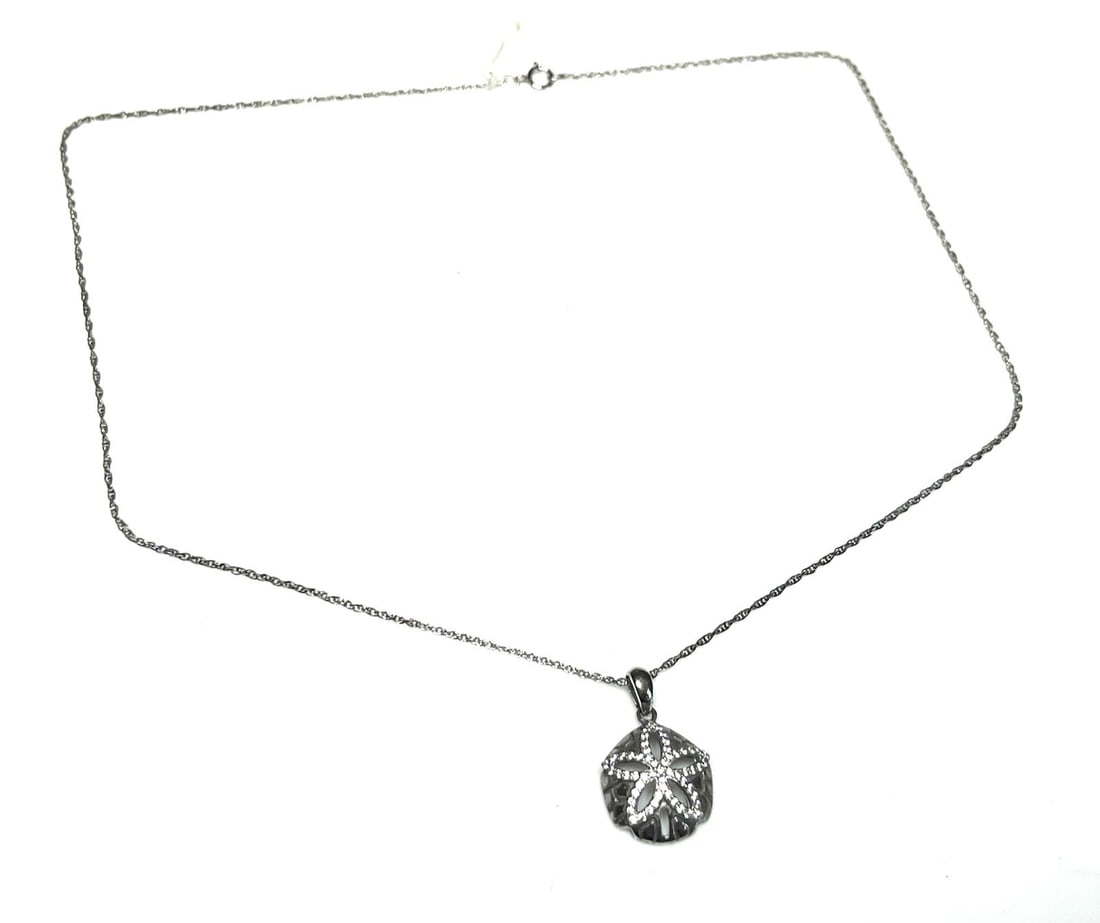 Estate Sterling Silver Sand Dollar Necklace (1 of 4)