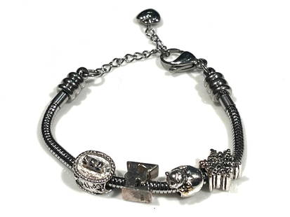 Estate Sterling Silver Charm Bracelet: Title: Estate Sterling Silver Charm Bracelet Description: Estate Sterling Silver Charm Bracelet Hallmarked: 925 Weighs 15.7 grams Measures 5.5 -7 inches length Date/Period: Estate Materials: Hallmarke