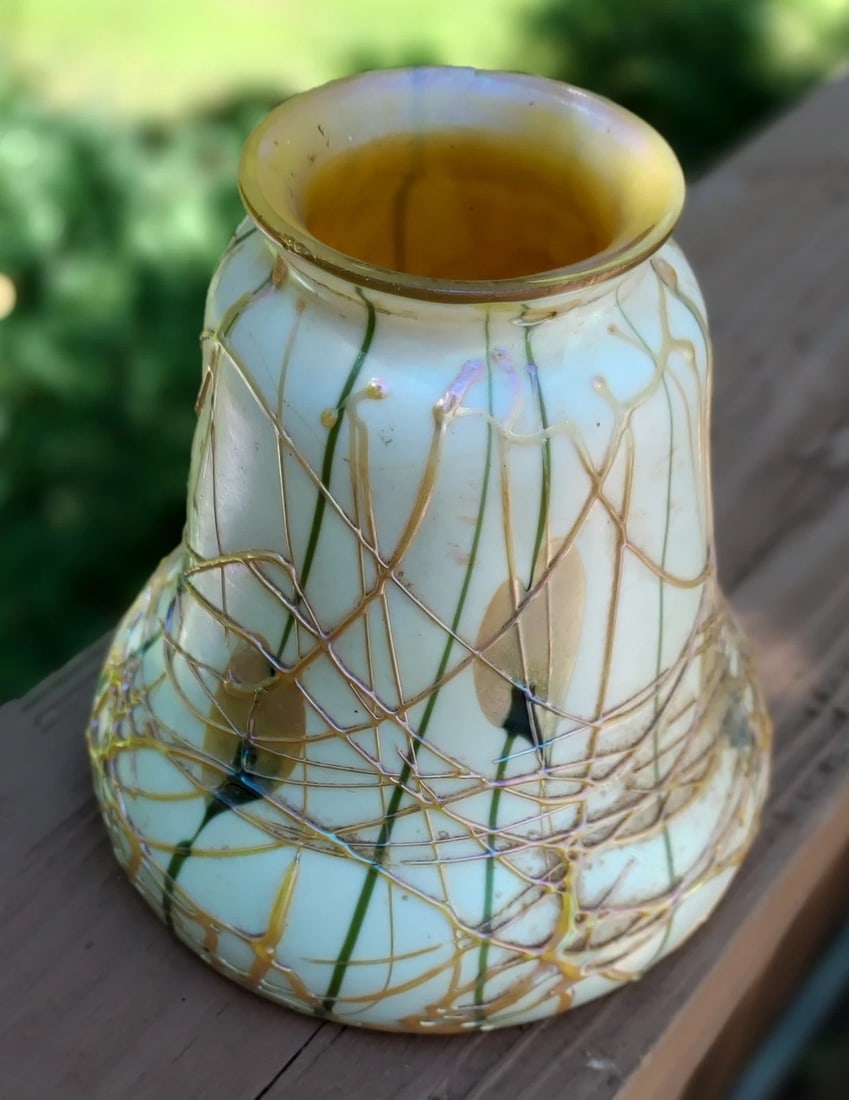 Rare QUEZAL glass Art Shade threaded 2 1/4" (1 of 3)