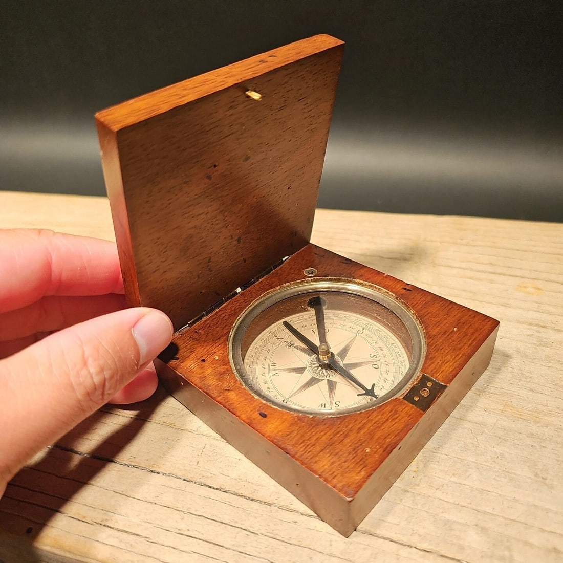Brass Wood Box Compass (1 of 17)