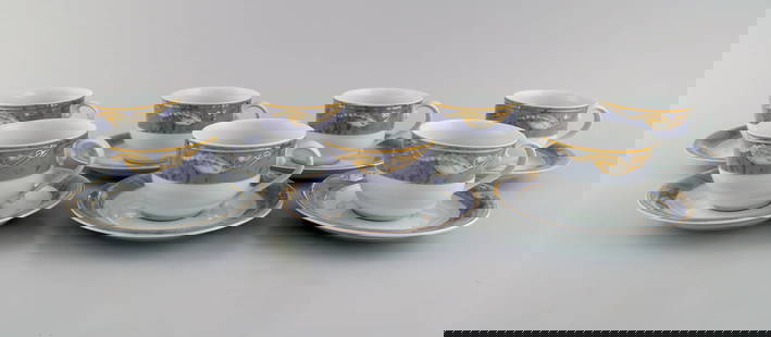 Seven Royal Copenhagen Gray Magnolia coffee cups with saucers in porcelain. Late 20th century.: Seven Royal Copenhagen Gray Magnolia coffee cups with saucers in porcelain. Late 20th century. The cup measures: 8 x 6 cm. Saucer diameter: 14.5 cm. In excellent condition. Stamped. 1st factory qualit