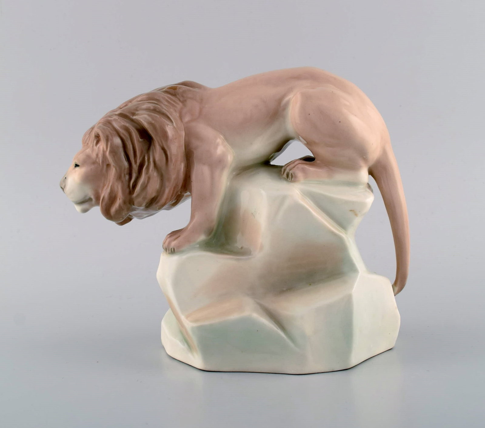 Amphora, Czechoslovakia. Hand-painted art deco porcelain figurine of lion on rock. 1930s / 40s.: Amphora, Czechoslovakia. Hand-painted art deco porcelain figurine of lion on rock. 1930s / 40s. Measures: 19 x 17 cm. In excellent condition. Stamped. Reserve: $294.00 Shipping: Domestic: Shipping rat