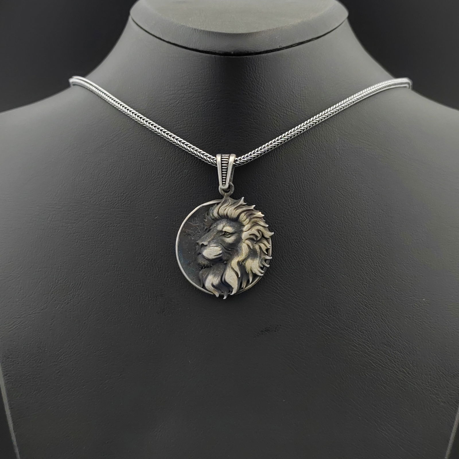 925 Silver Chain with Lion Pendant (1 of 9)