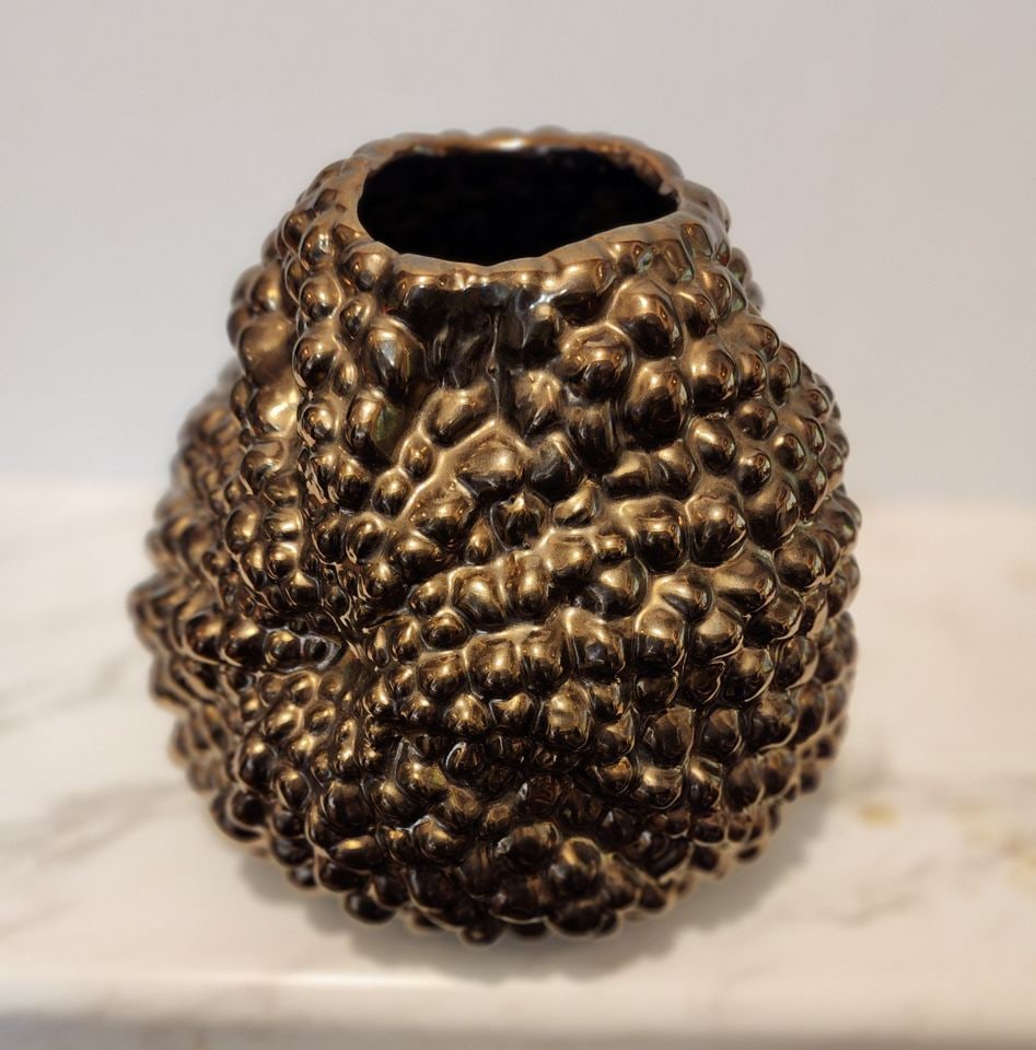 Vintage tessellated brutalist ceramic art vase: Vintage tessellated brutalist ceramic art vase Reserve: $50.00 Shipping: Domestic: Shipping rates are determined by destination International: Foreign shipping rates are determined by destination. Int