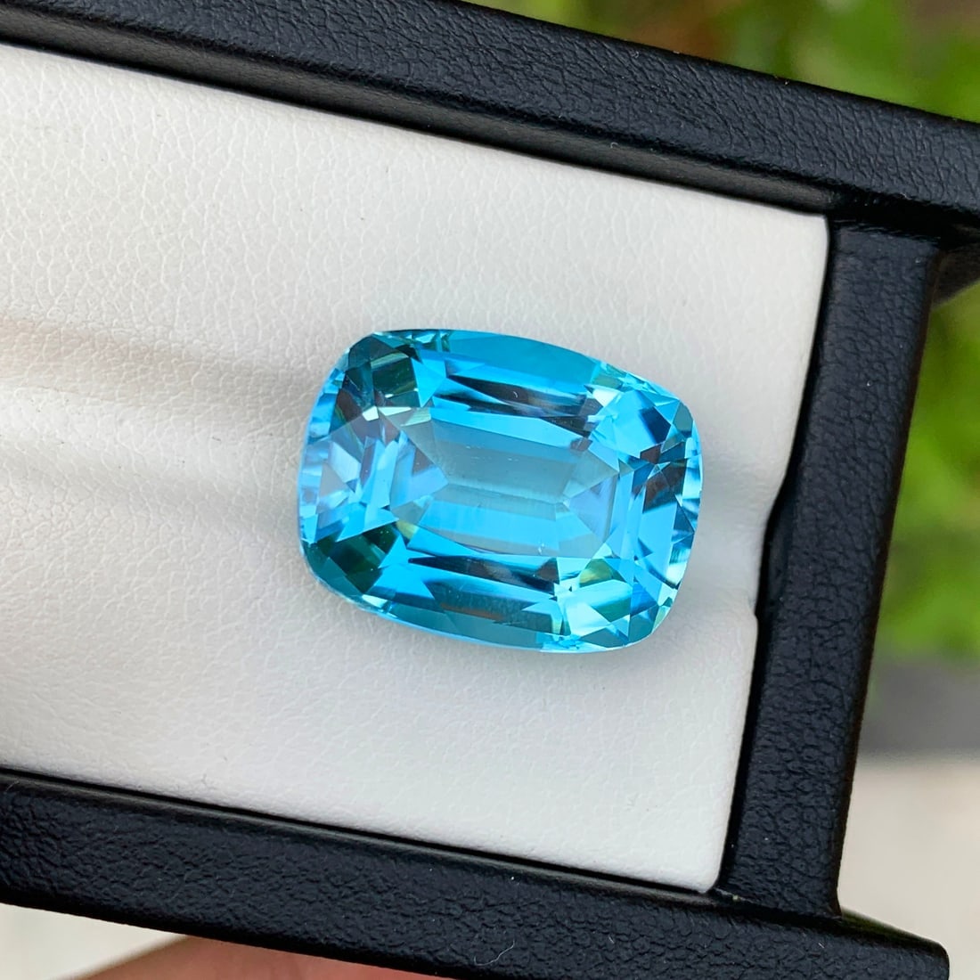 Swiss Blue Topaz Gemstone For Jewelry, Flawless Topaz Loose Gem, 23.10 CT: Details SKU mp Dimensions (mm) 19.000 x 15.000 x 10.000 mm Weight (cts) 23.100 Treatment No Treatment Shape Cushion Type Faceted Colours Description
