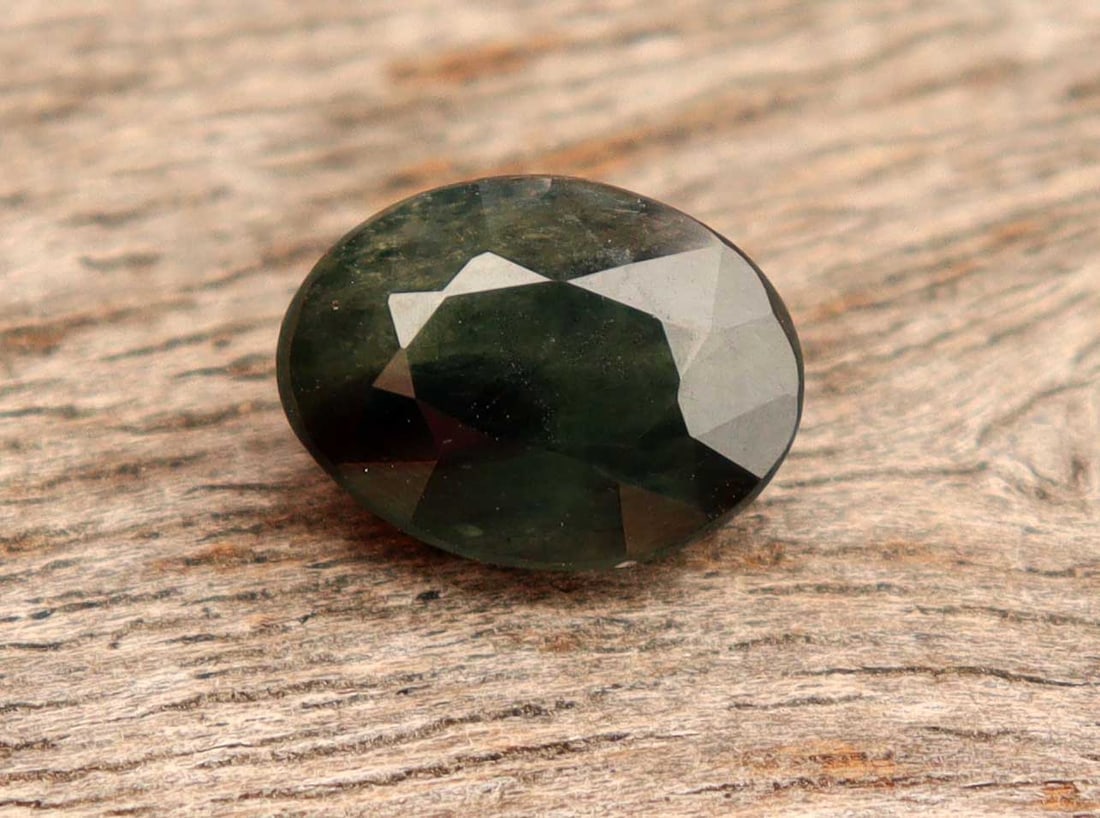 1.62 Carats Natural Sapphire: Title:1.62 Carats Natural Sapphire Additional Info:Gemstone: Natural SapphireCarat Weight: 1.62Shape/Cut: Oval CutMeasurements: 7.87x5.86x4.01 mmColor: GreenTransparency: TranslucentClarity: This sapp
