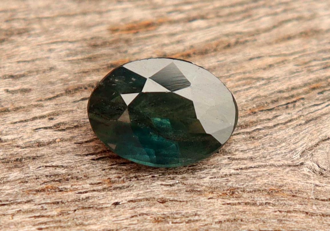 0.80 Carats Natural Sapphire (1 of 5)