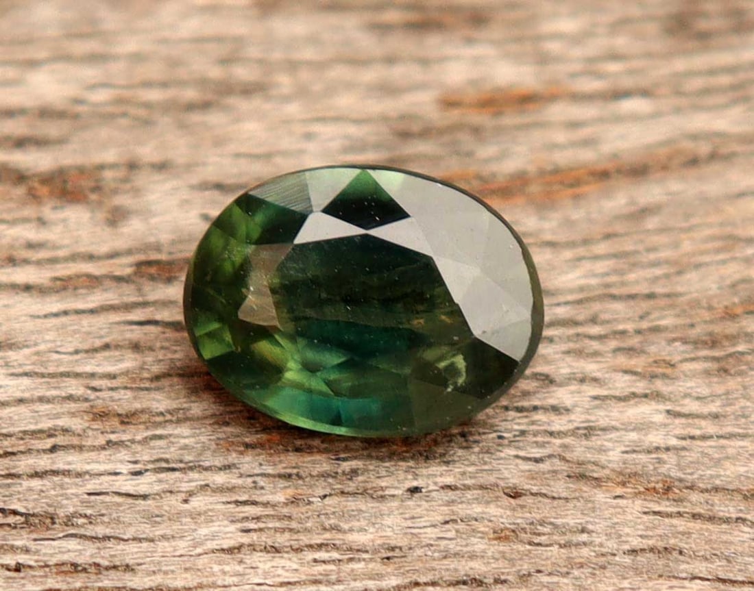 1.21 Carats Natural Sapphire: Title:1.21 Carats Natural Sapphire Additional Info:Gemstone: Natural SapphireCarat Weight: 1.21Shape/Cut: Oval CutMeasurements: 7.54x5.70x3.20 mmColor: GreenTransparency: TranslucentClarity: This sapp