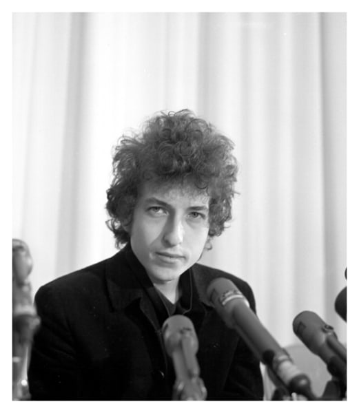 Dylan At A Press Conference In Los Angeles 10x12" Silver Gelatin Fibre Print: Description Dylan At A Press Conference In Los Angeles 10x12" Silver Gelatin Fibre Print Bob Dylan holds court at a press conference on December 16, 1965 in Los Angeles, California. Photo by Michael O