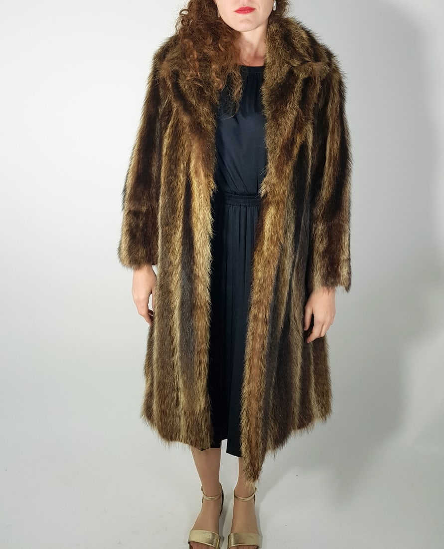 RACCOON FUR COAT EU:S US:8: Title: RACCOON FUR COAT EU:S US:8 Dimensions: Aproximate size- EU: S; US: 8 : Important details: Length: 108cm/42.52in -Shoulders width:48cm/18.9in -Sleeve Length:58cm/22.83in -Bust size ( pit to pit 