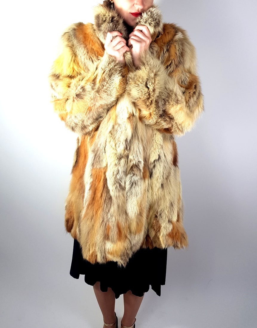RED FOX FUR COAT EU: XL ; US: 20: Title: RED FOX FUR COAT EU: XL ; US: 20 Dimensions: Approximate size- EU: XL; US: 20 : Important details: Length: 90cm/35.43in -Shoulders width:45cm/17.72in -Sleeve Length:65cm/25.59in -Bust size ( pi