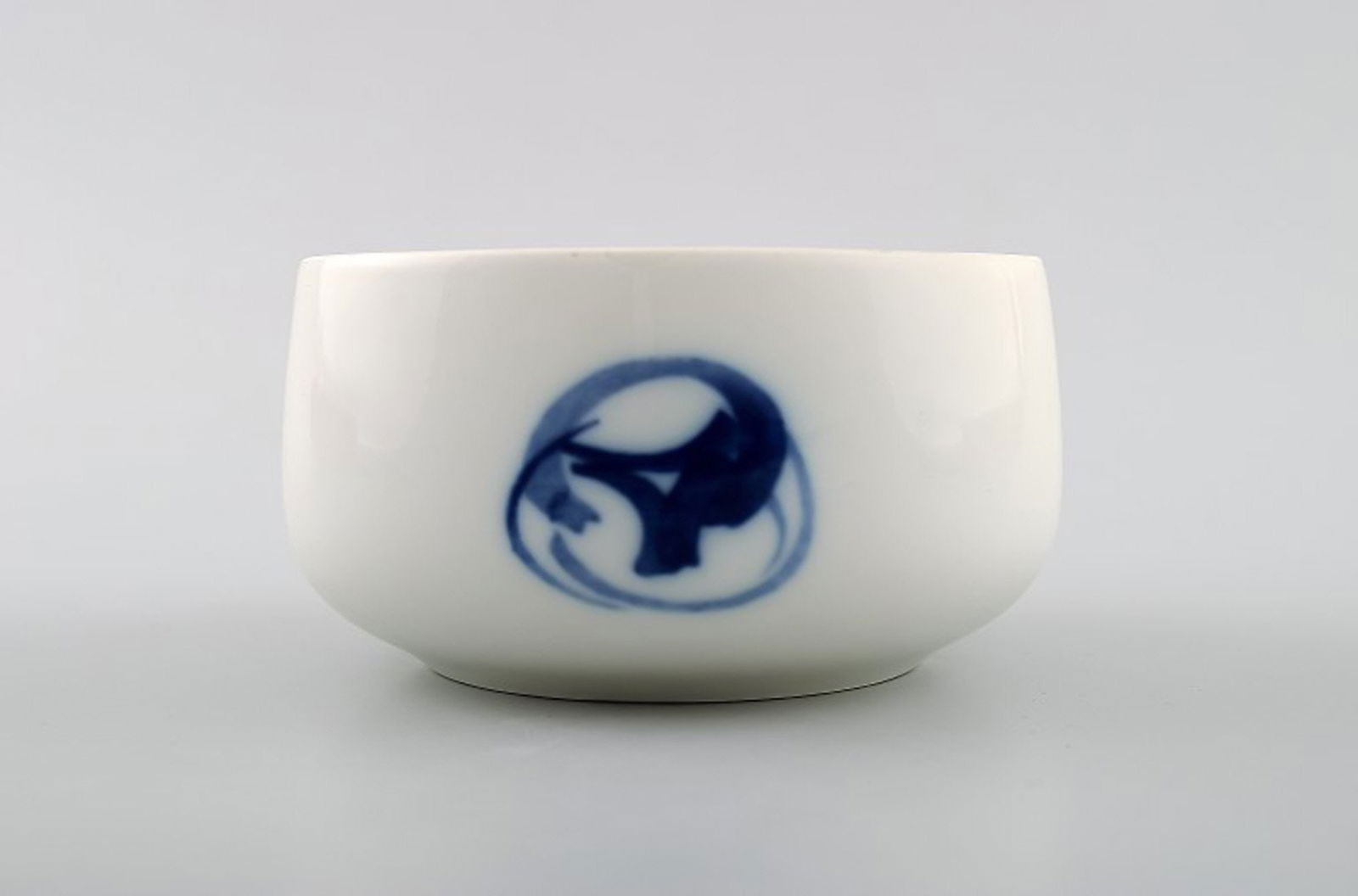 Bing & Grondahl Blue Koppel Henning Koppel Sugar Bowl # 302.: Bing & Grondahl Blue Koppel Henning Koppel Sugar Bowl # 302. Perfect condition. 1st. factory quality. Measures 5cm x 9cm. Reserve: $28.00 Shipping: Domestic: Shipping rates are determined by destinati