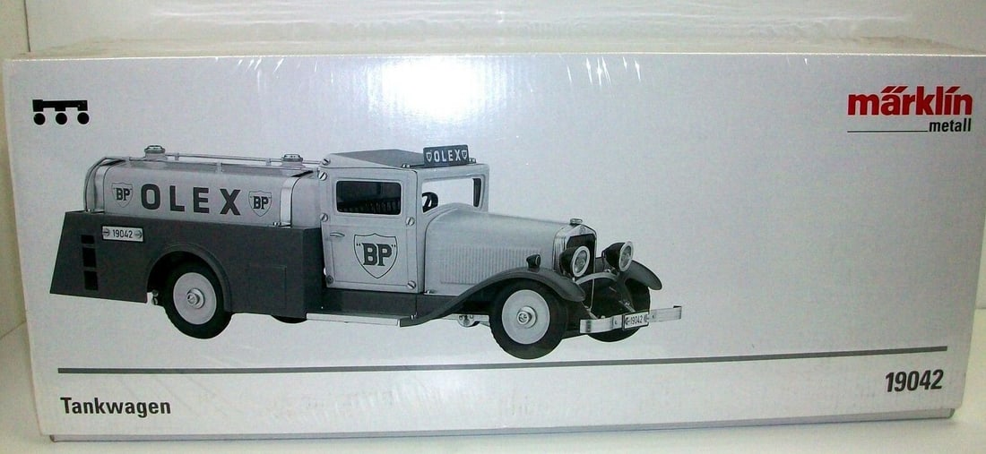 Marklin "Olex" Oil Tanker Truck #19042,windup with electric lights, boxed, unplayed with, c10.: Marklin "Olex" Oil Tanker Truck #19042,windup with electric lights, boxed, unplayed with, c10. Reserve: $640.00 Shipping: Domestic: Flat-rate of $45.00 to anywhere within the contiguous U.S