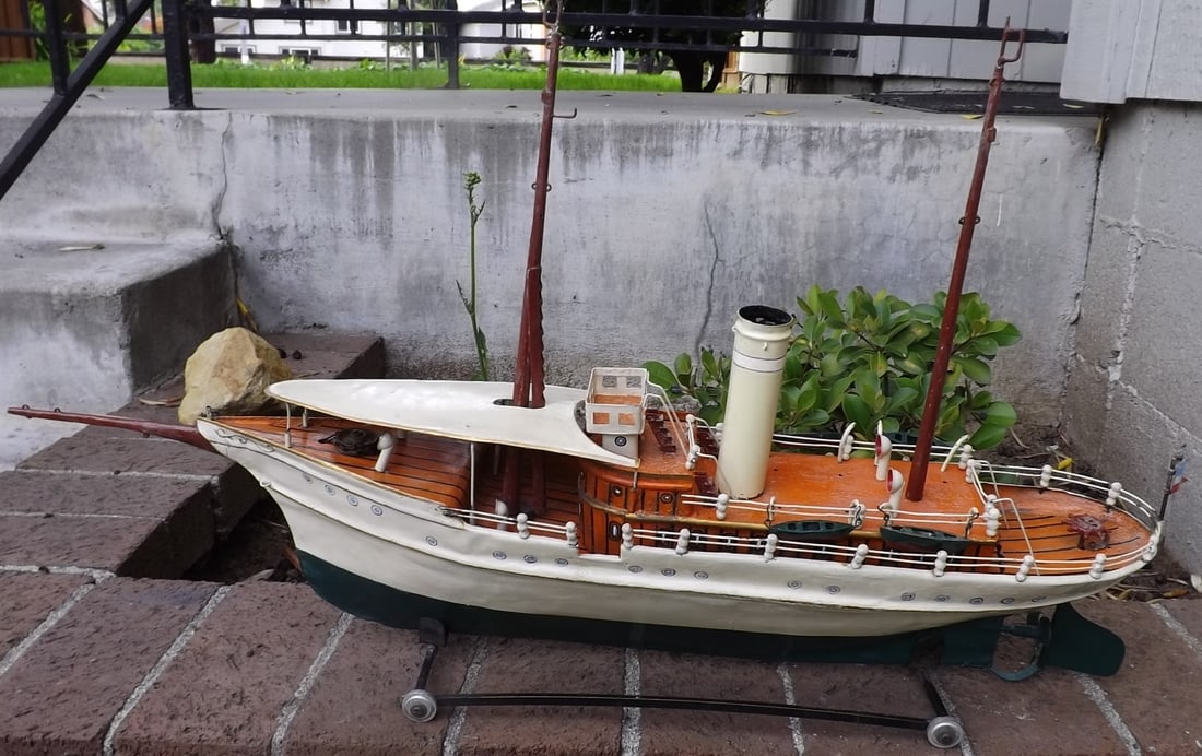 Marklin "Jolanta" , very large and powerful windup motor ,huge: 70 cm (28 in), tin and brass, c8.: Marklin "Jolanta" , very large and powerful windup motor ,huge: 70 cm (28 in), tin and brass, c8. Reserve: $1,279.00 Shipping: Domestic: Flat-rate of $100.00 to anywhere within the contiguo