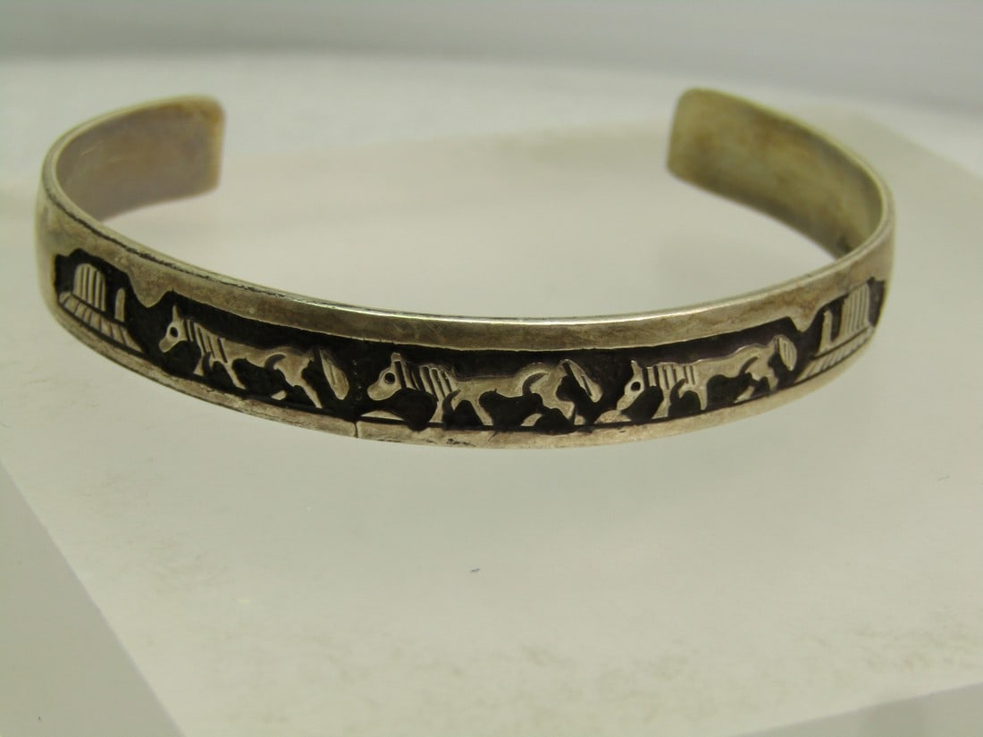 Vintage Carved Horse Storyteller Bracelet, Signed TSK, 7.25", 1960's-1970's Tom & Sylvia Kee -: Vintage Carved Horse Storyteller Bracelet, Signed TSK, 7.25", 1960's-1970's, Unisex, made by Tom & Sylvia Kee - Navajo. This is signed TSK who are Tom & Sylvia Kee - Navajo. I saw the exact design on 