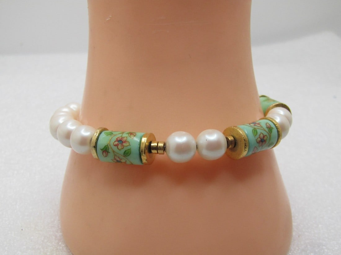 Vintage Faux Pearl Floral Beaded Bracelet, 7", 1960's-1970's (1 of 5)