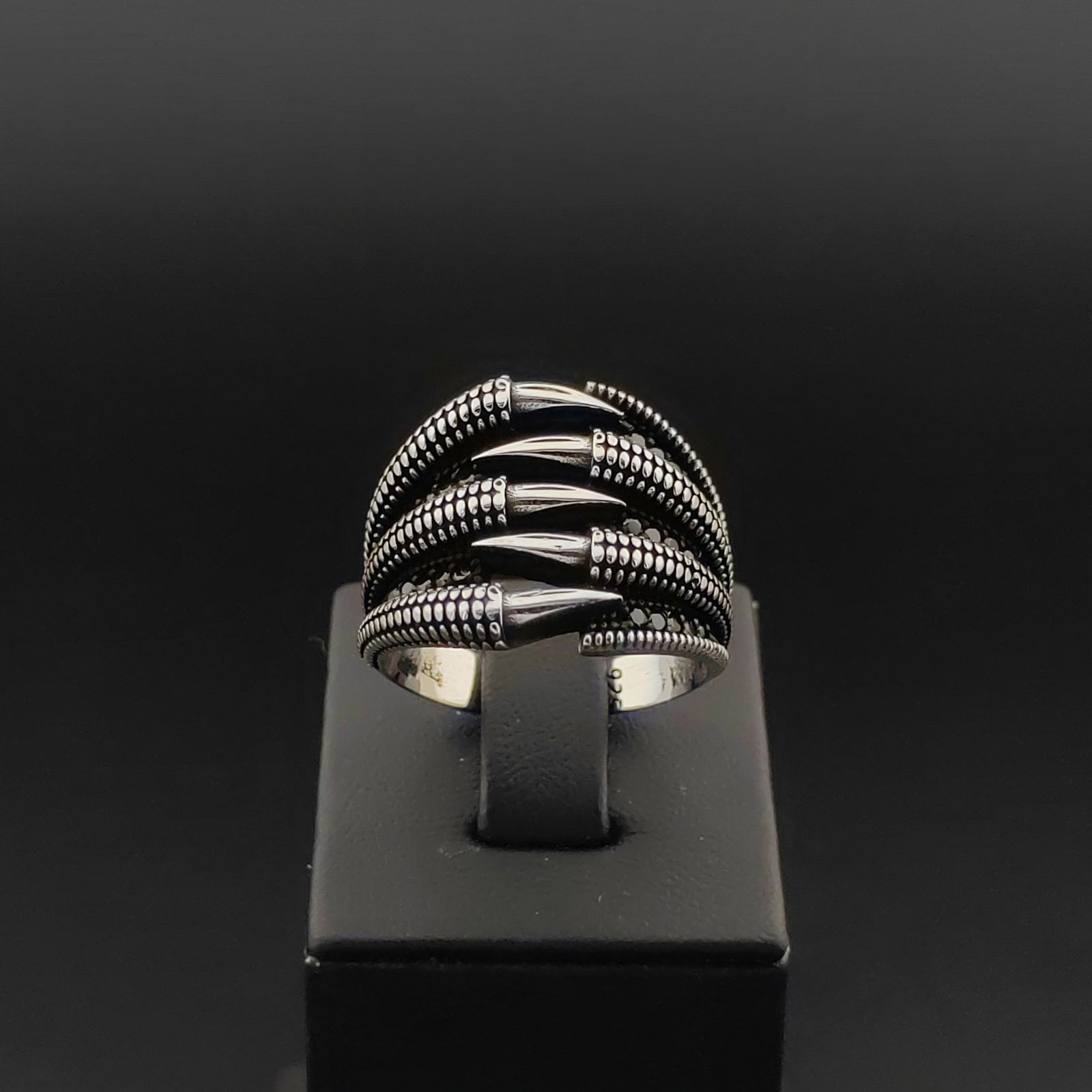 925 Silver Claw Ring with Black Zircons (1 of 8)