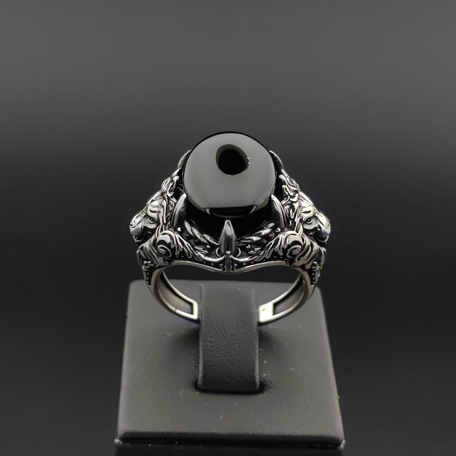 925 Sterling Silver Lion Ring with Black Onyx (1 of 9)