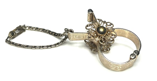 Vintage Etched Floral Gold Tone Glove Clip With Purse Chain