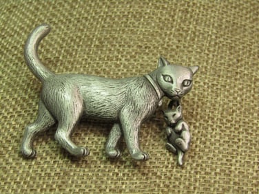 Vintage Mom Cat Carrying Kitten Brooch, Signed JJ, 1980's