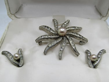 Vintage Rhinestone Brooch & Earrings Set, Fascination par C.M. Appx. 1950's-1960's.