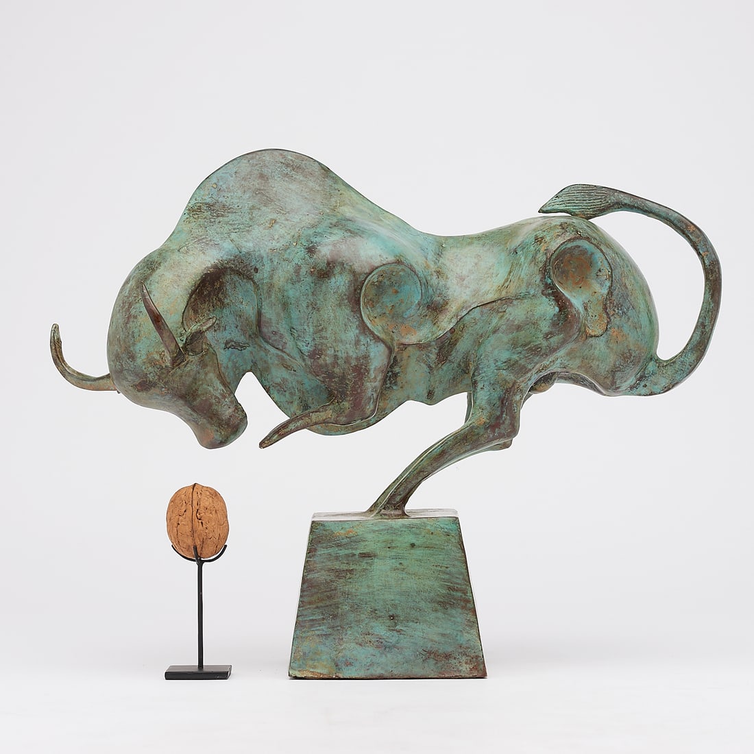 Patinated bronze sculpture of a Striking Bull - with base: Title: Patinated bronze sculpture of a Striking Bull - with base Maker:Unknown Origin: Indonesia Date/Period:2025 Materials:Bronze Size:Dimenstions: 32 × 28 × 17 cm / 12.5 × 11 × 6