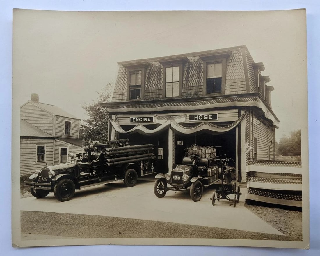1924 ROWLEY MASSACHUSETTS FIRE DEPARTMENT DECORATED w AMERICAN FLAG FIRE TRUCK s: 1924 ROWLEY MASSACHUSETTS FIRE DEPARTMENT DECORATED w AMERICAN FLAG FIRE TRUCK s 1924 ROWLEY MASSACHUSETTS FIRE DEPARTMENT DECORATED w AMERICAN FLAG FIRE TRUCK s Vintage 1924 Rowley, Massachusetts Fir