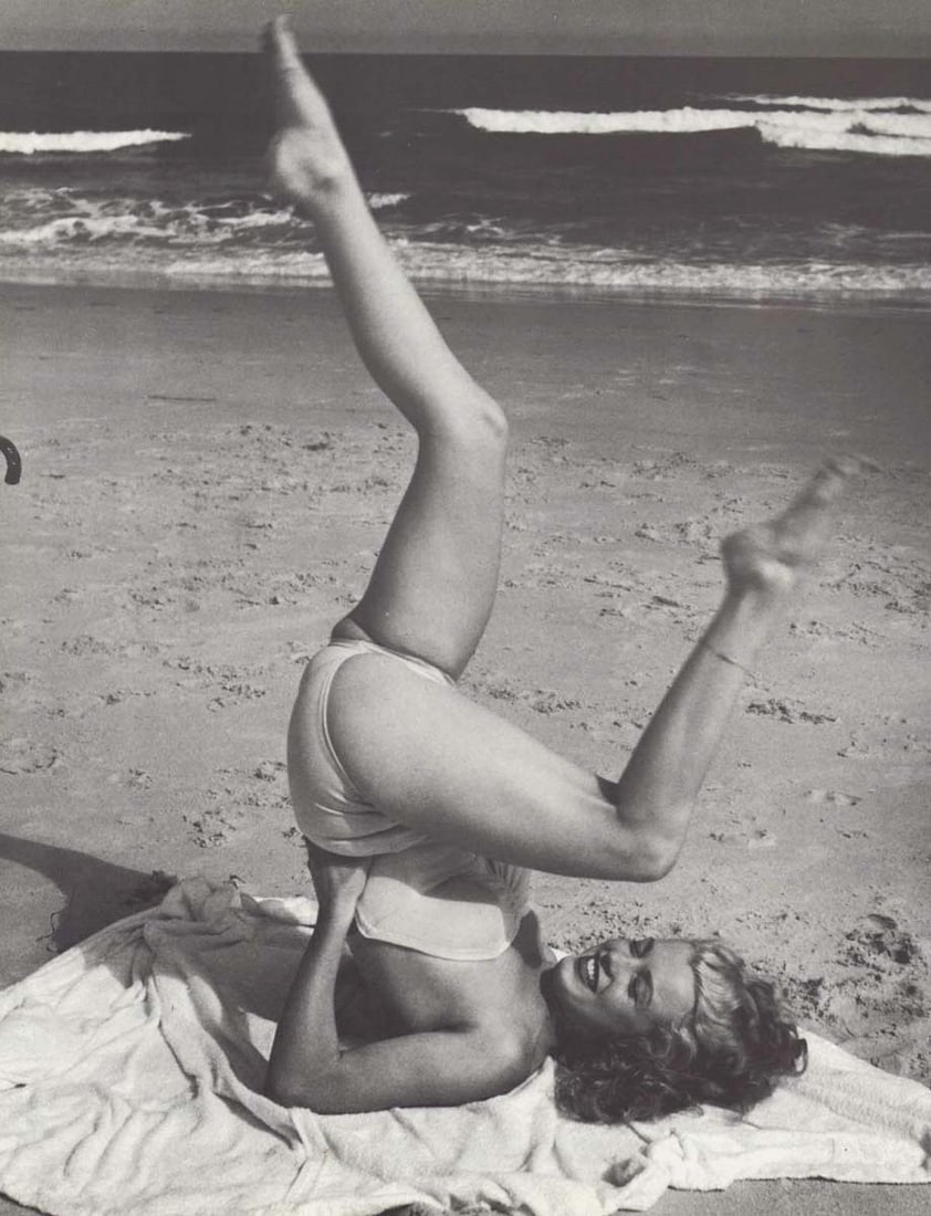 ANDRE DE DIENES - Marilyn Monroe ( Norma Jean) (Shoulder Stand) (1 of 1)