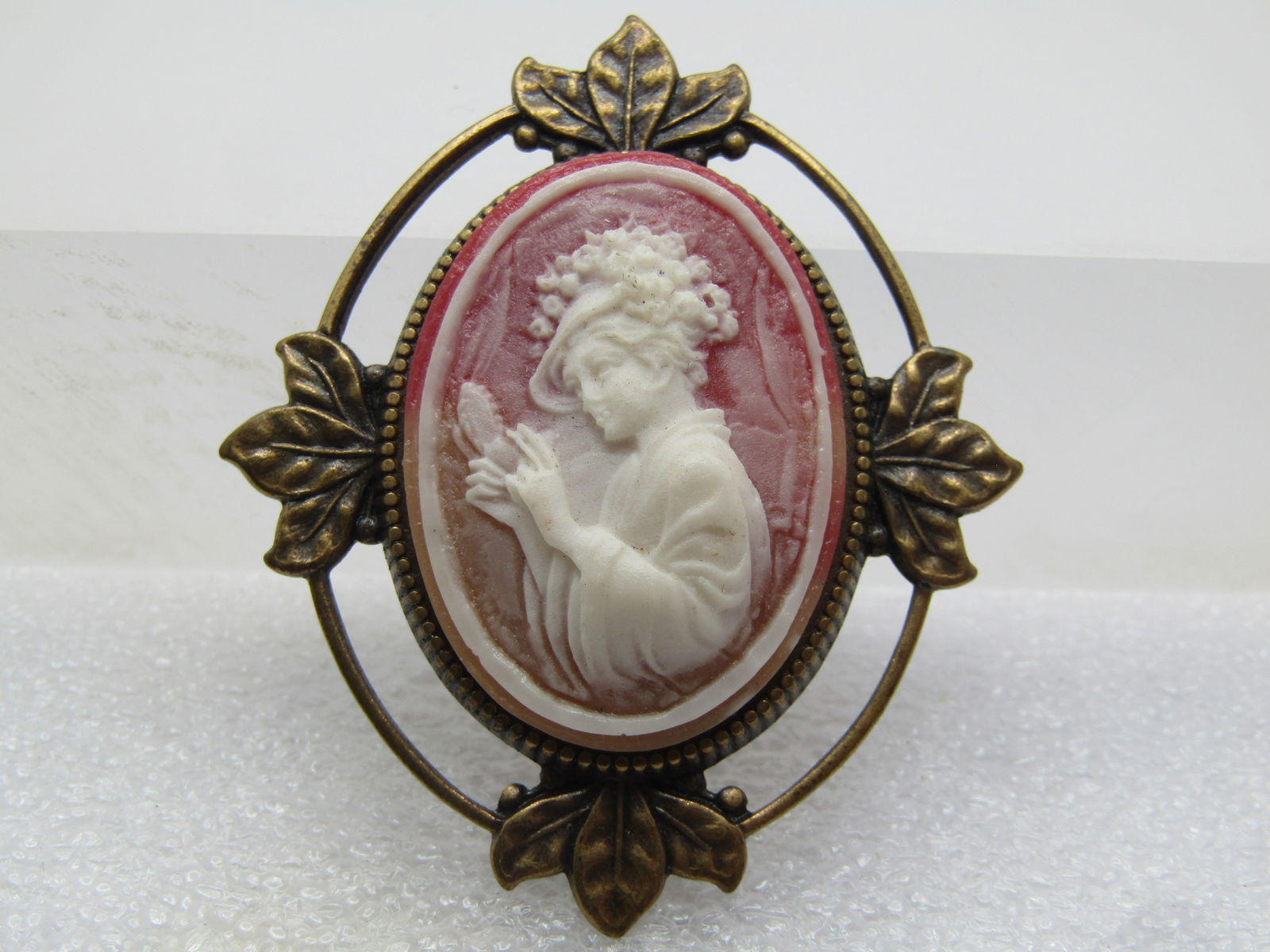 Vintage Pink & White Cameo Brooch, Leaf Frame, 1960's-1970's. (1 of 6)