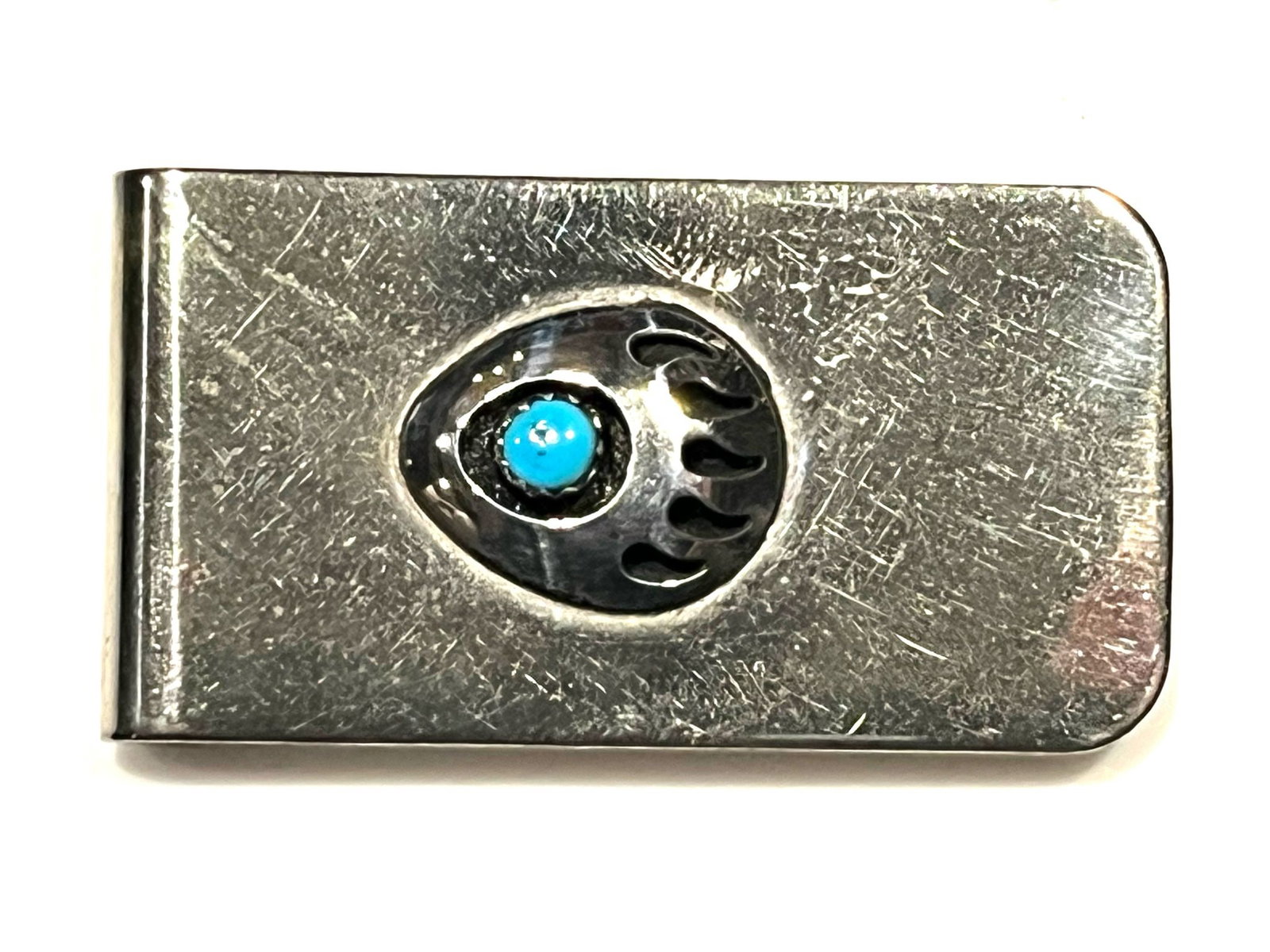 Estate Navajo Silver and Turquoise Bear Claw Money Clip: Title: Estate Navajo Silver and Turquoise Bear Claw Money Clip Description: Estate Navajo Silver and Turquoise Bear Claw Money Clip Hallmarked: Mike Chee Navajo Weighs 16.7 grams Measures Approx. 2 x 