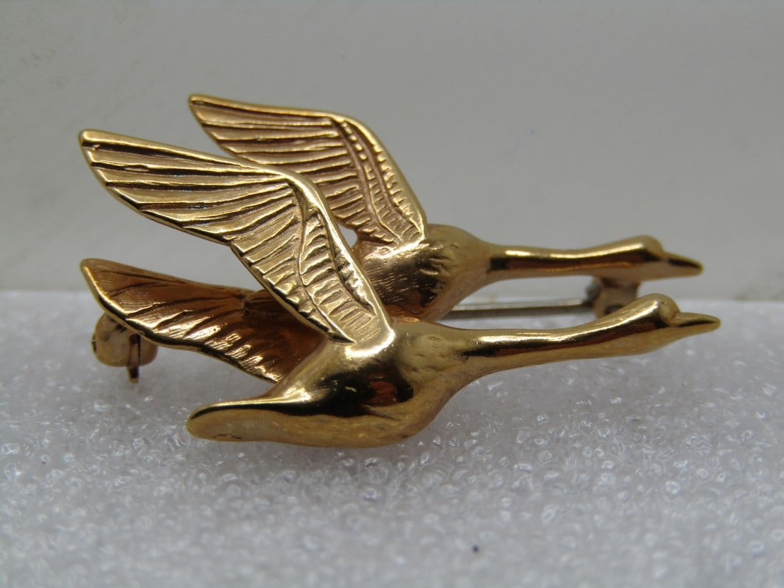 Vintage Two Geese in Flight Brooch, Krementz, 10kt G.F., 1960's (1 of 5)