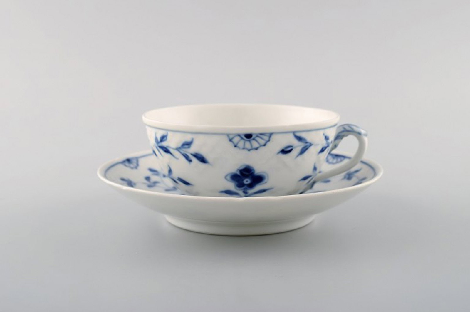 Bing & Grondahl / B&G, Butterfly. Tea cup with saucer.: Bing & Grondahl / B&G, Butterfly. Tea cup with saucer. Cup measures: 10 cm. Saucer measures: 14 cm. In perfect condition. 2nd factory quality. Stamped. Reserve: $42.00 Shipping: Domestic: Shipping rat