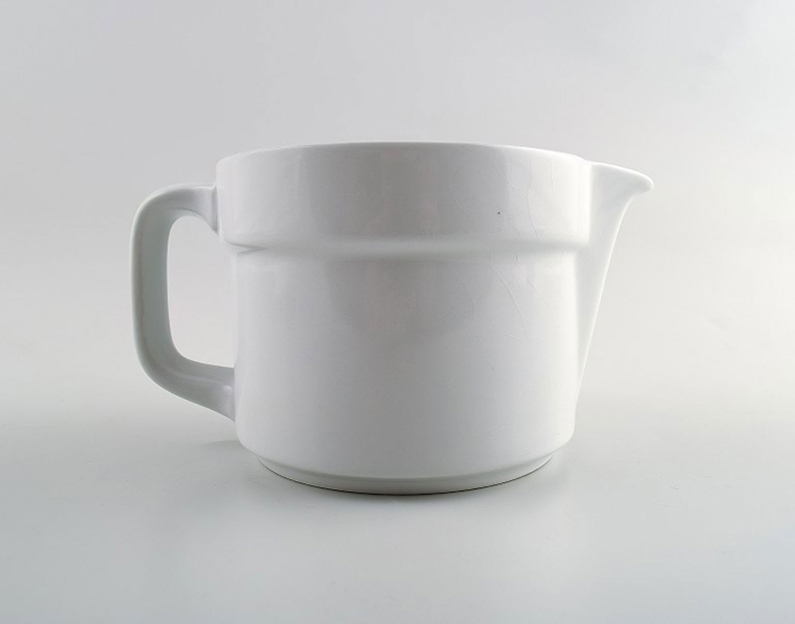 Royal Copenhagen / Aluminia faience Jug with lid.: Royal Copenhagen / Aluminia faience Jug with lid. Dinnerware Blue Line 3065 0,5 l / 10 cm. Grethe Meyer Blue Line teapot In good condition, 1st. factory quality. Reserve: $42.00 Shipping: Domestic: Sh